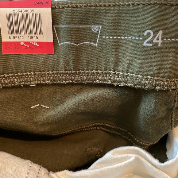 NWT Levi Perfectly Shaping Pull On Legging SZ 24W Green Mid Rise - Picture 11 of 13